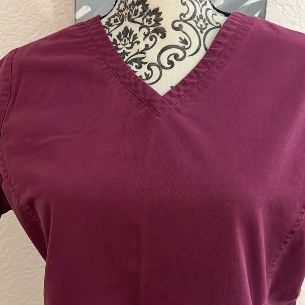 Scrub top - Picture 2 of 2
